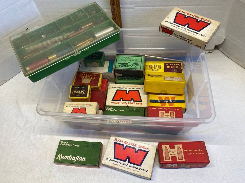 Assorted reloading bullet tips for ammo-some are partials