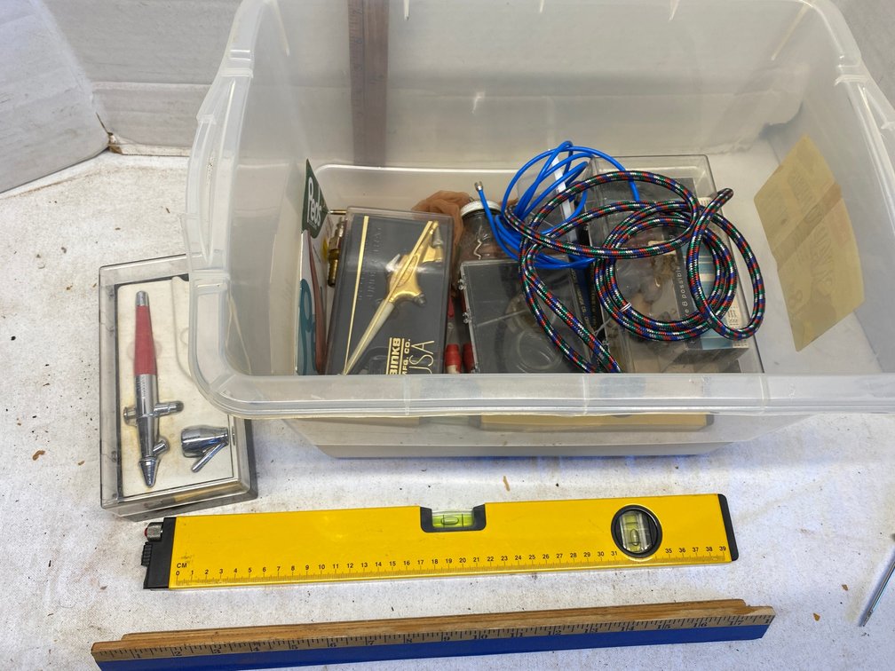 Air brushing tools and accessories, level-in a small tote with lid