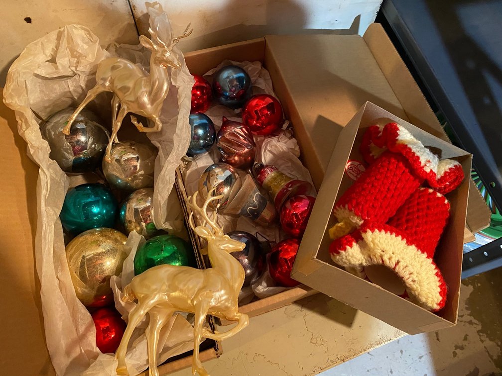 Christmas bulbs, 2 deer