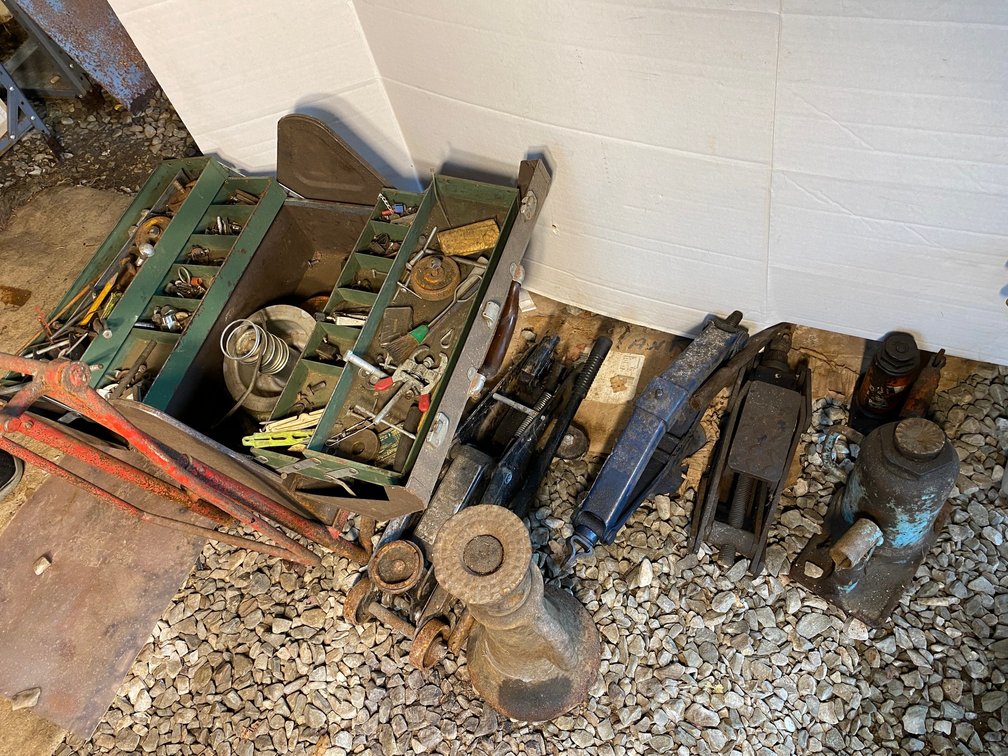 Rolling metal toolbox, assortment of jacks-bottle jacks, floor jacks, screw jacks