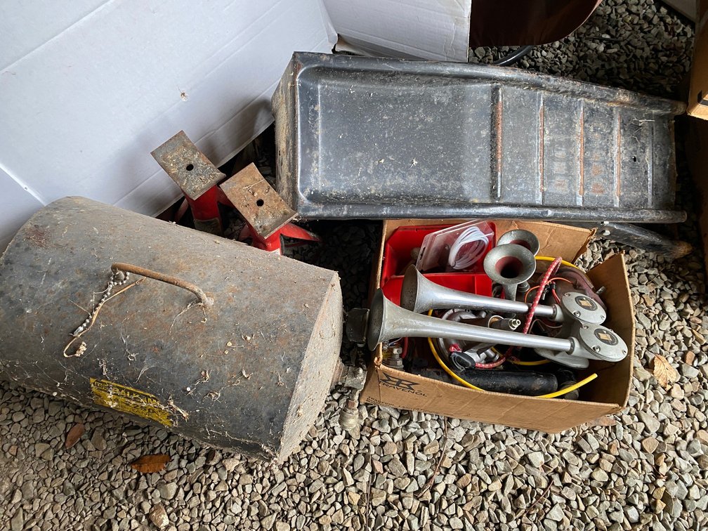 Air tank, horns, jack stand, metal car ramps