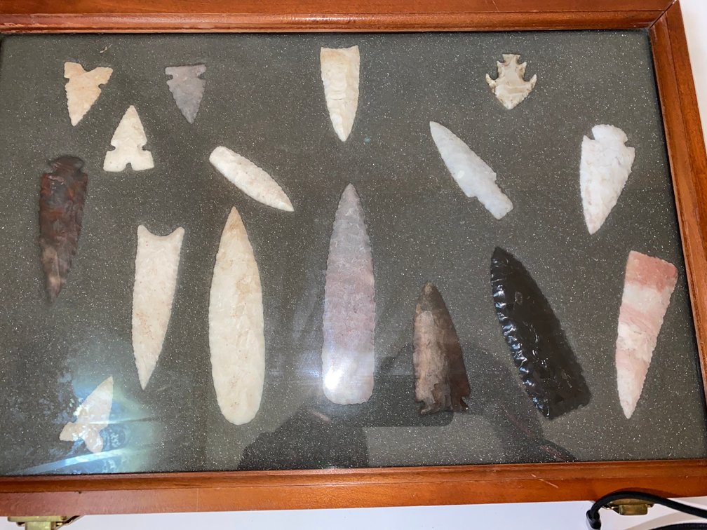 16 Arrowheads in Case