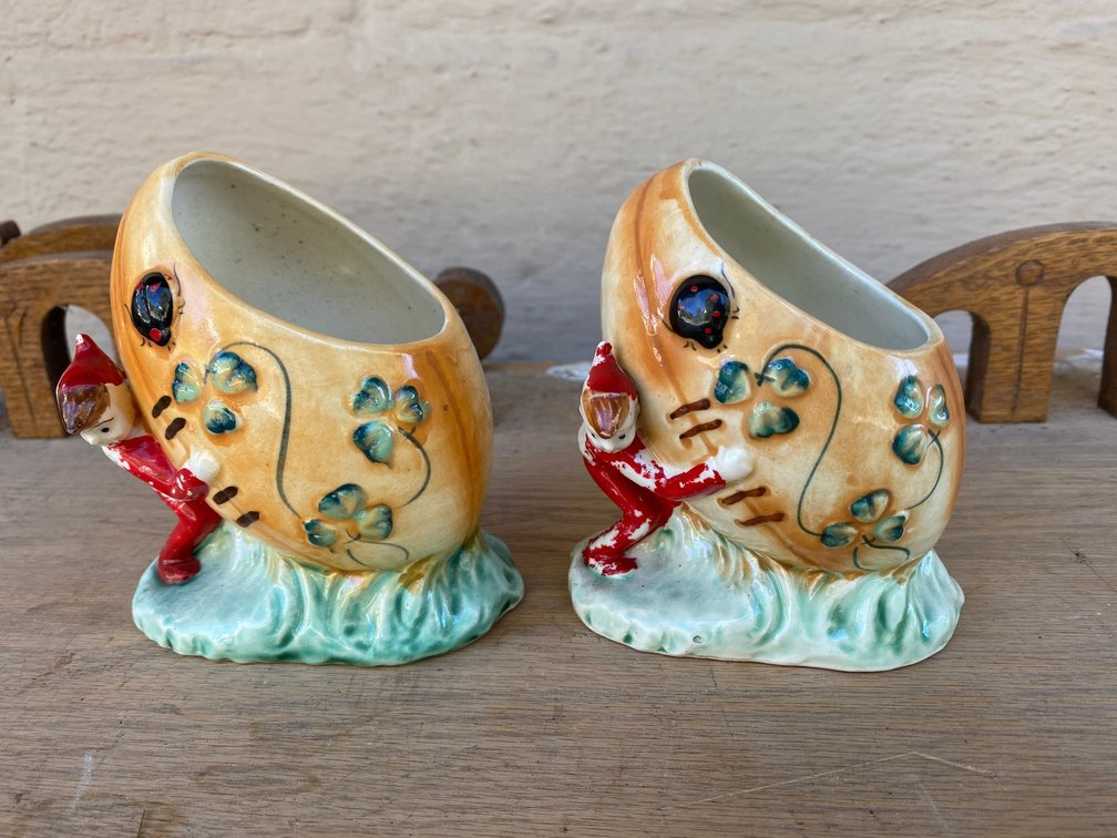 2 Elf planters