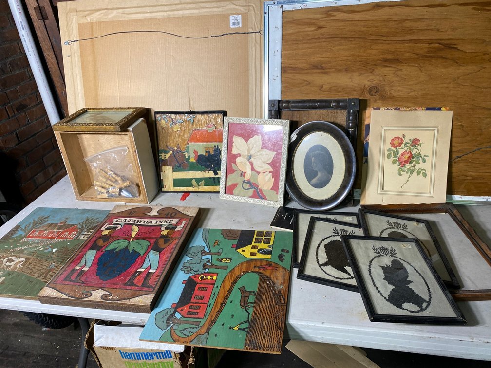 Paintings on wood, silhouette wall hangings, misc.