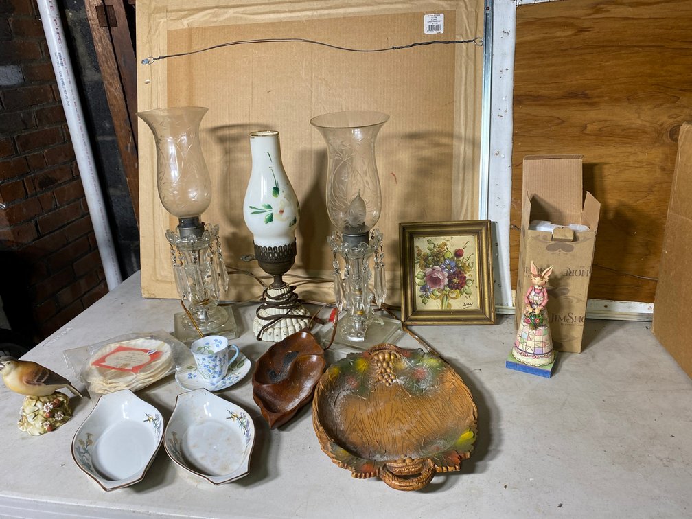 Electric lamps, misc. dishes, trays, rabbit