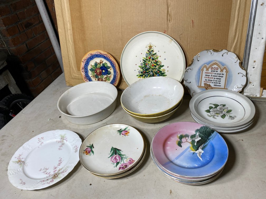 Plates, saucers, decorative dishes