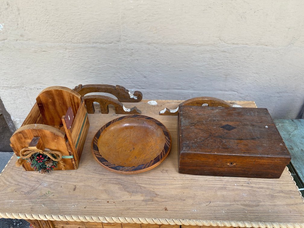 Wooden box, plates, misc.