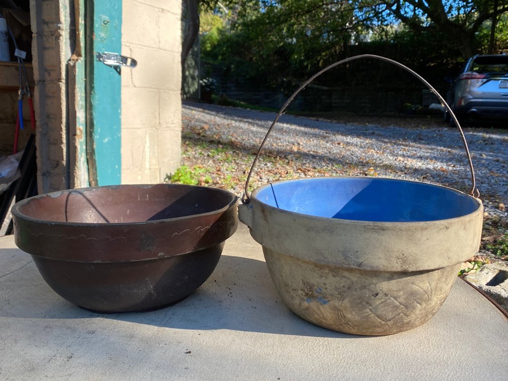 2 Stoneware mixing bowls