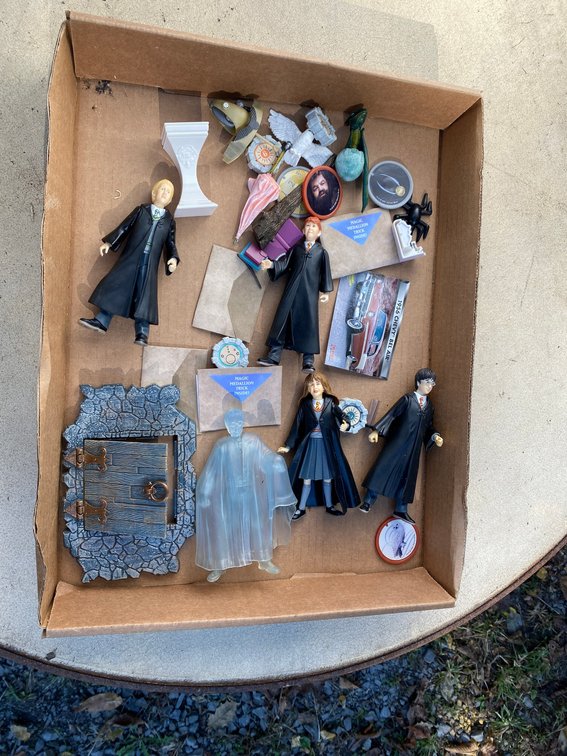 Action figures including Harry Potter