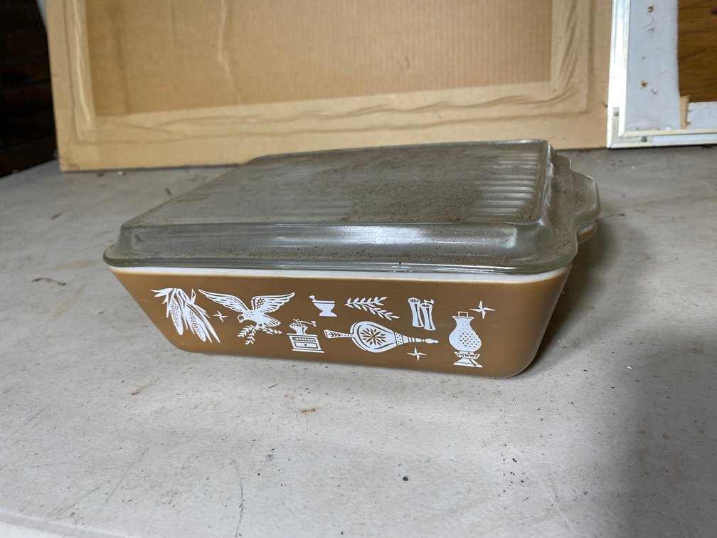 Pyrex baking dish with glass cover