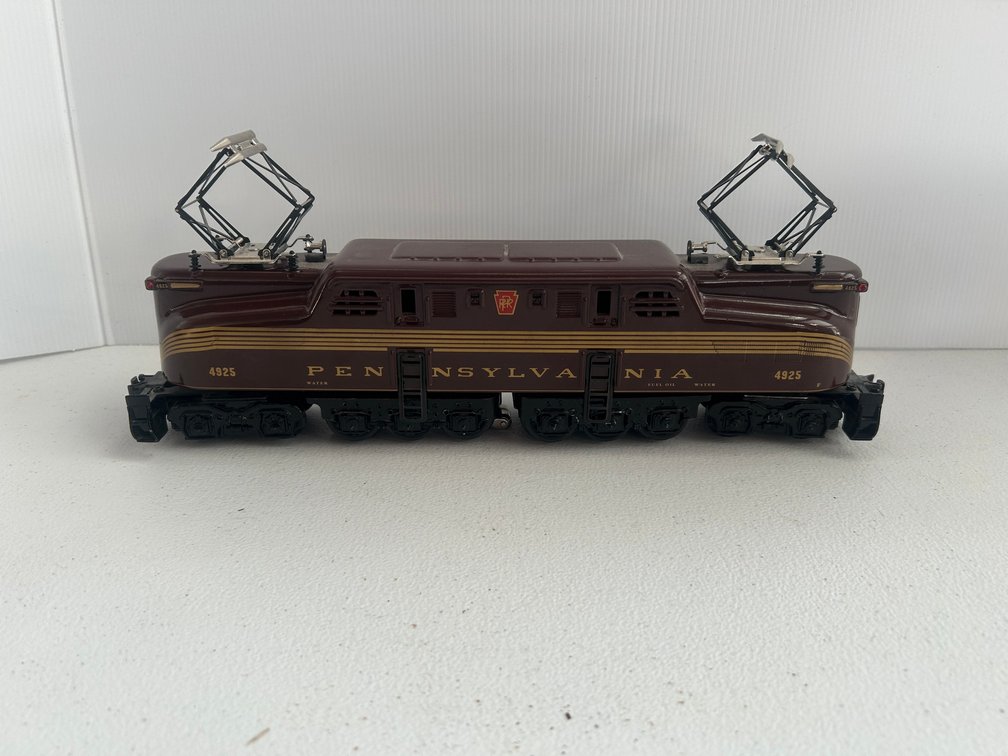 Williams O-Gauge Pennsylvania GG1 locomotive in box