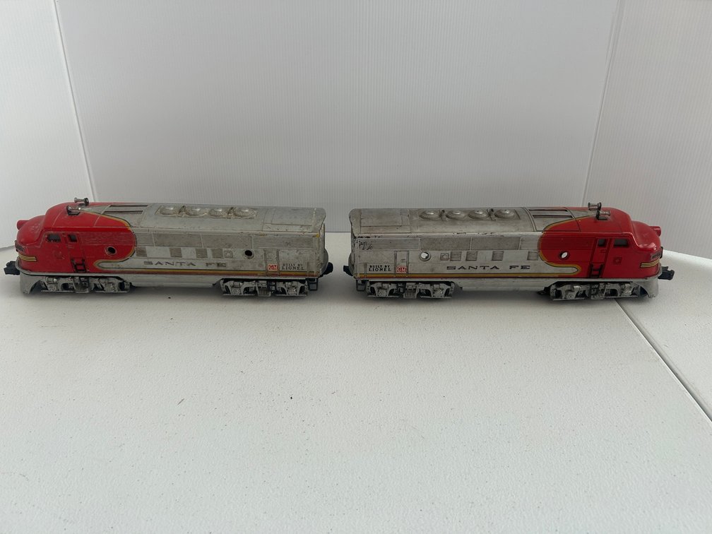 Set of Lionel Santa Fe painted F3 diesel locomotives