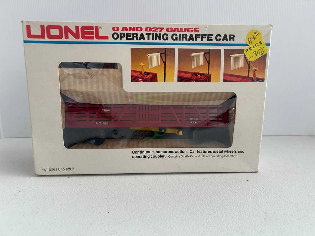 Lionel O-Gauge operating giraffe car