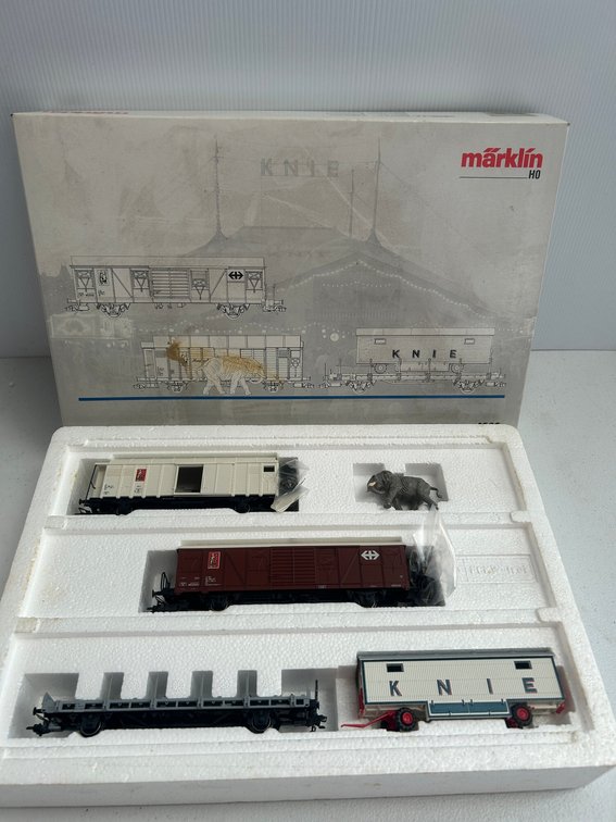 Marklin HO Scale European style circus cars with wagon, flat car and animal car