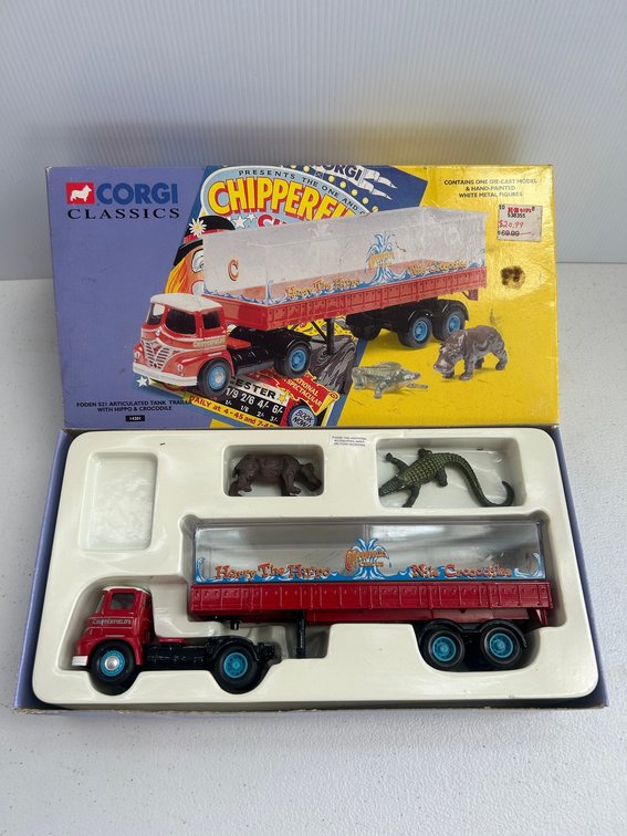 Corgi Classics Chipperfield truck and trailer