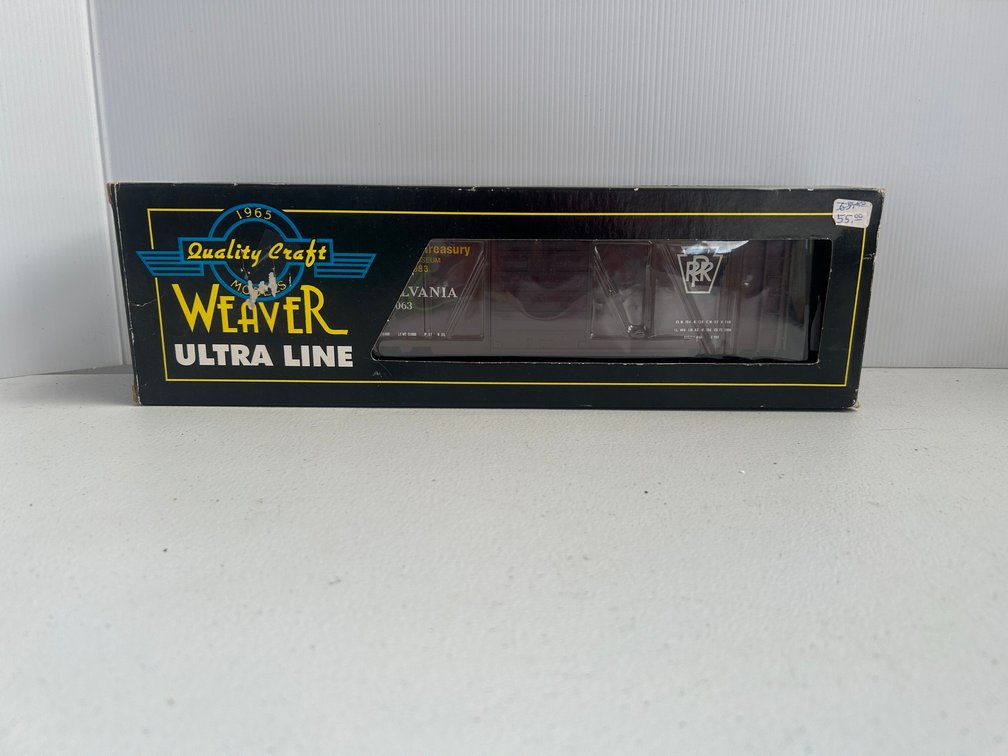 Weaver Ultra Line O Scale boxcar in Pennsylvania Railroad livery