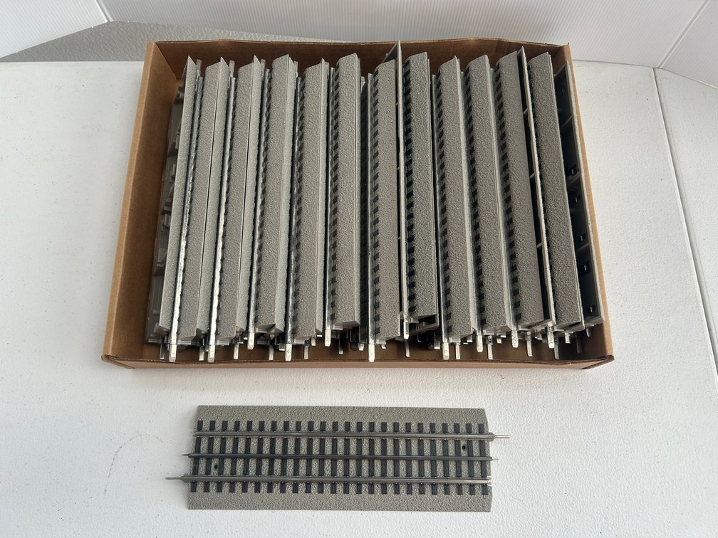 25 Pieces of 10" Lionel fast track