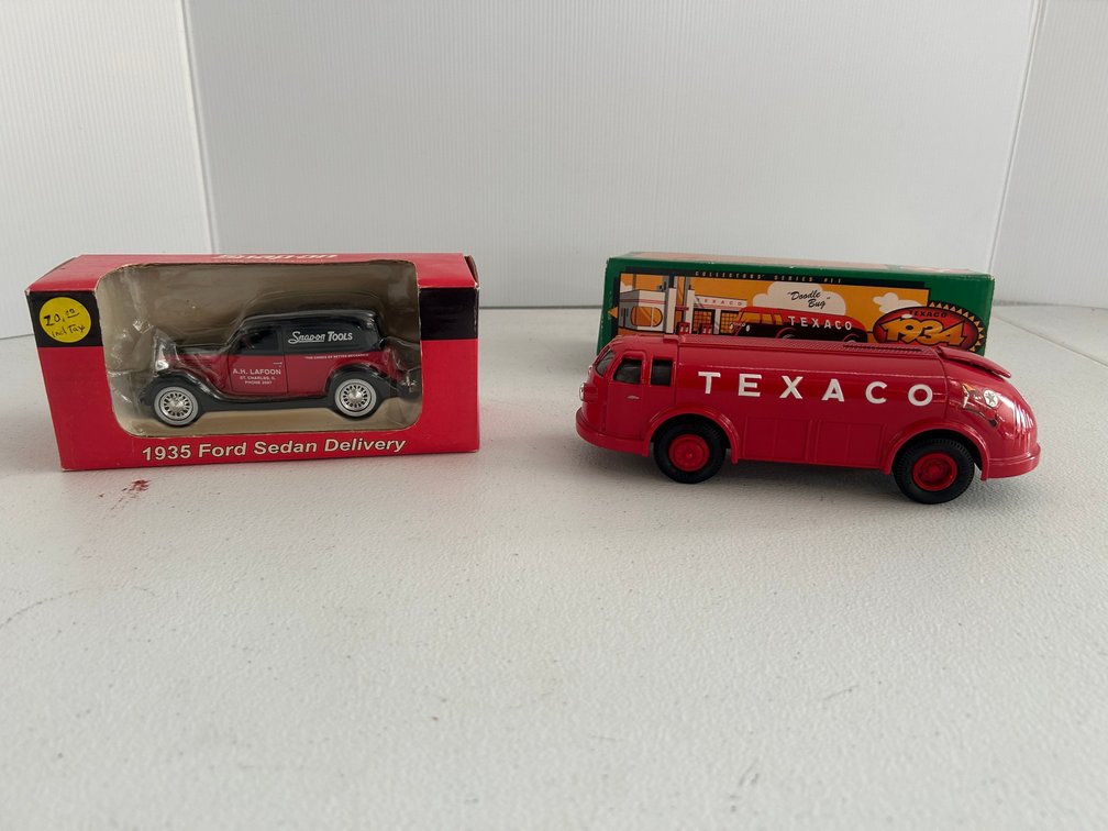 2 Die cast vehicles