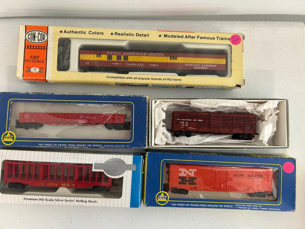 Selection of HO Scale rolling stock