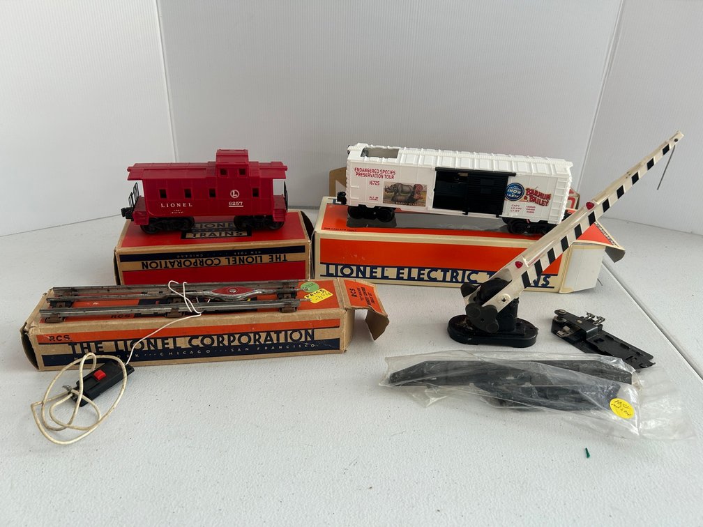 Selection of Lionel items
