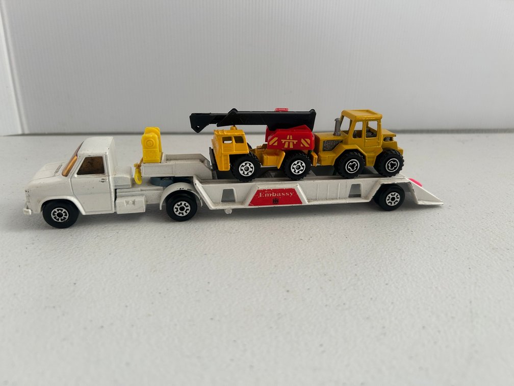 Matchbox hauler truck with trailer, 2 pieces of construction equipment