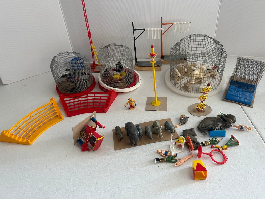 Selection of O Scale circus theme decorations and items