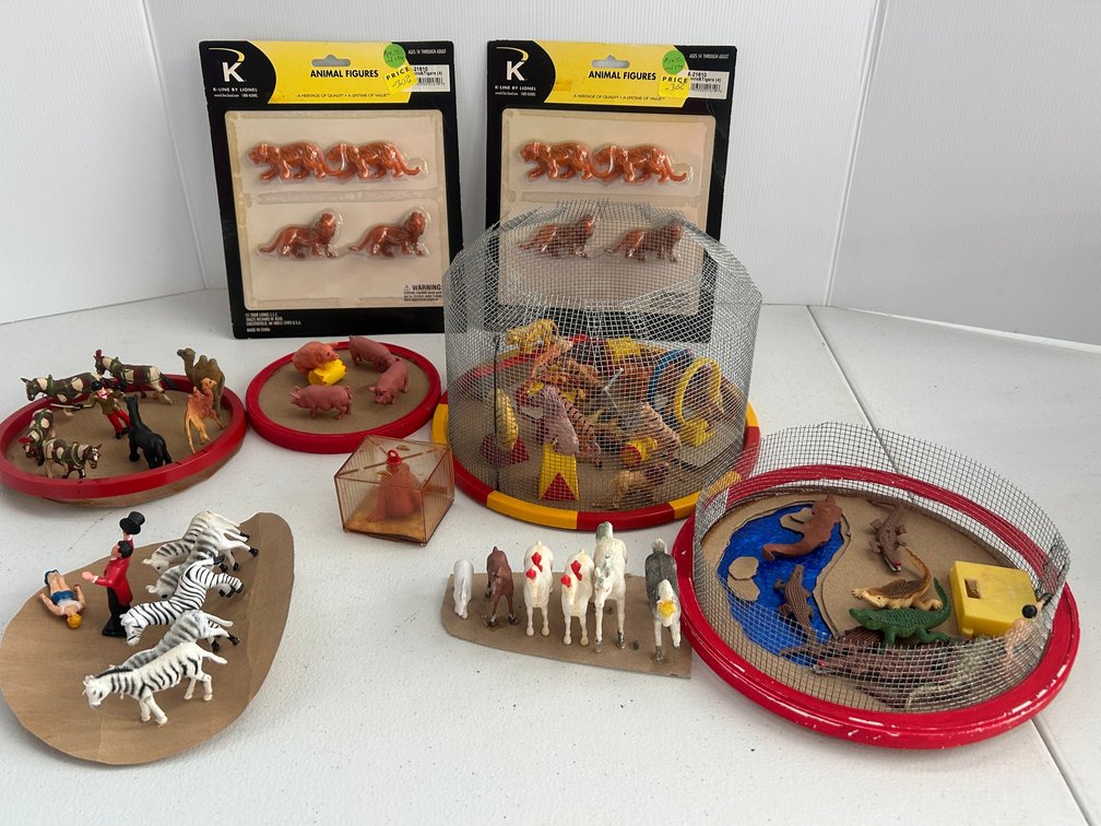Selection of O Scale circus themed decorations and items
