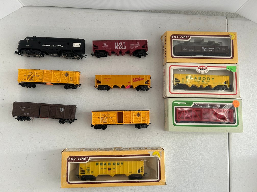 Selection of HO Scale rolling stock, F3 locomotive