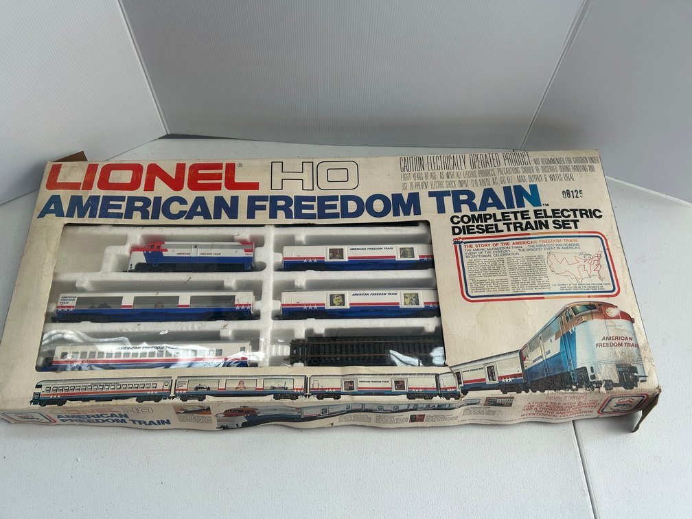 Lionel HO scale American Freedom train set in box with track