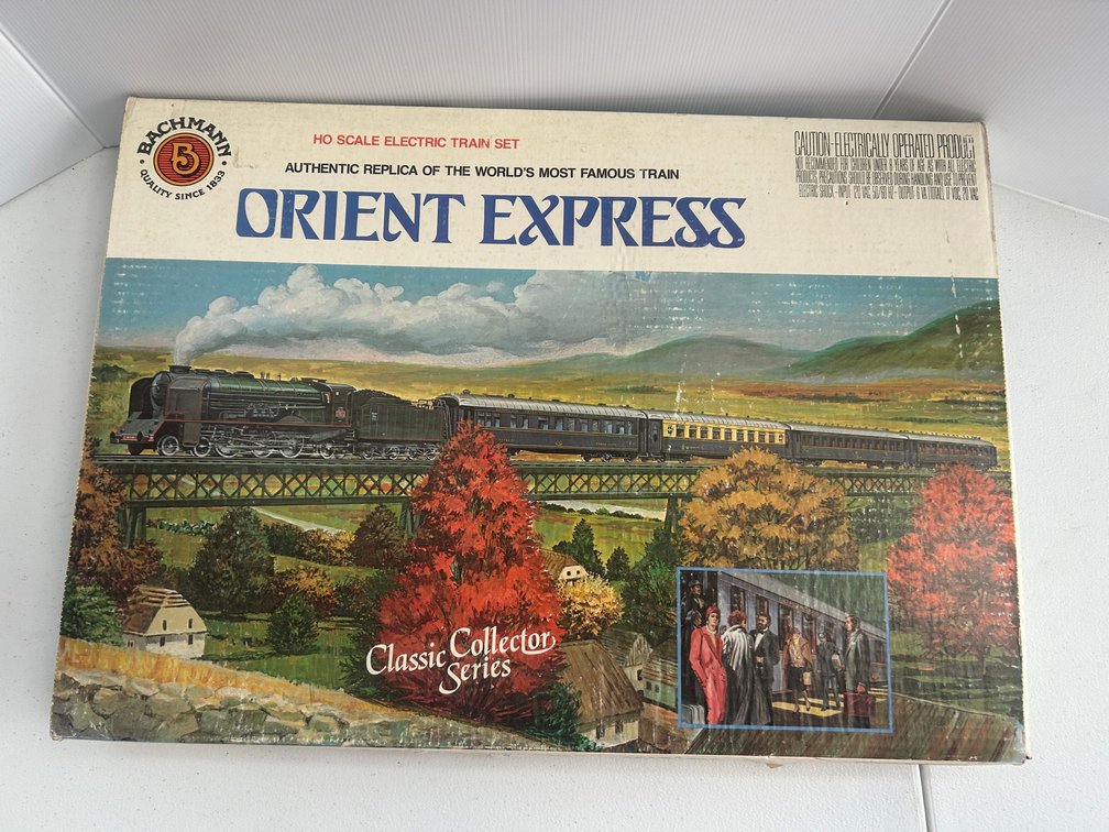 Bachmann HO scale Orient Express train set