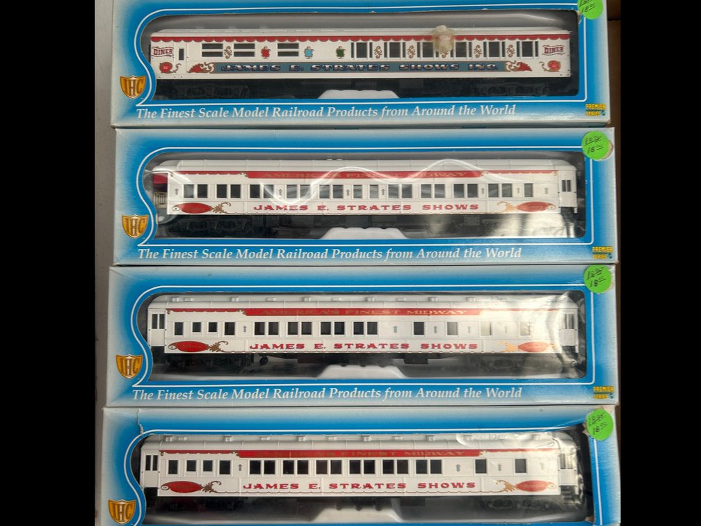 4 IHC passenger cars