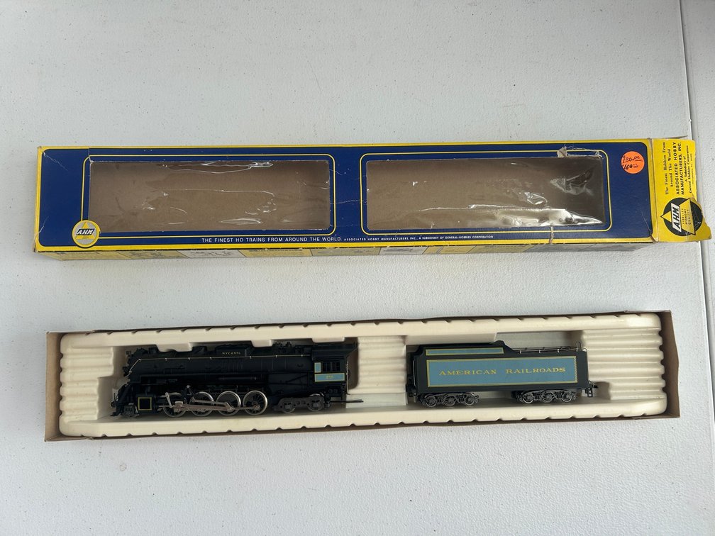 AHM 2-8-4 Berkshire Steam Locomotive HO Scale painted American Railroads