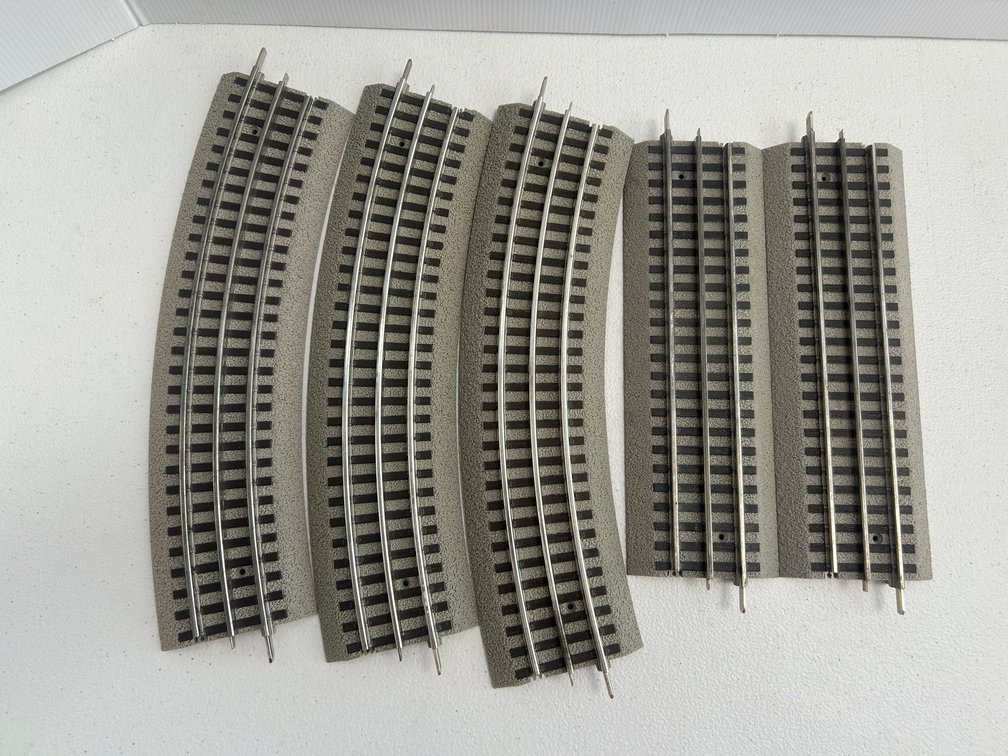 Selection of Lionel fast track items