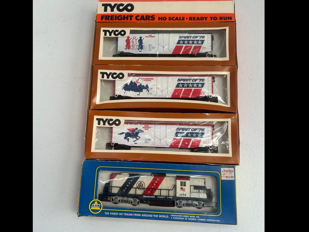 Collection of HO Scale Spirit of '76 boxcars-3, and an AHM Sea Board Coastline 1776 diesel locomotive-dummy engine