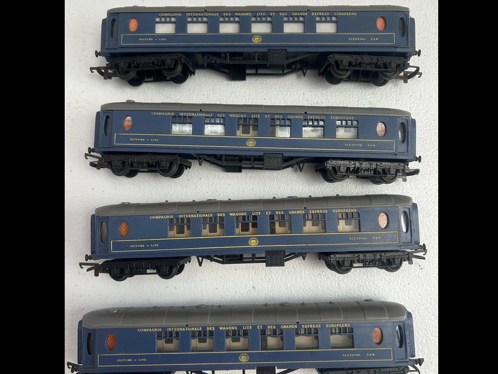 4 HO Scale passenger cars-European style-TRI-ANG brand