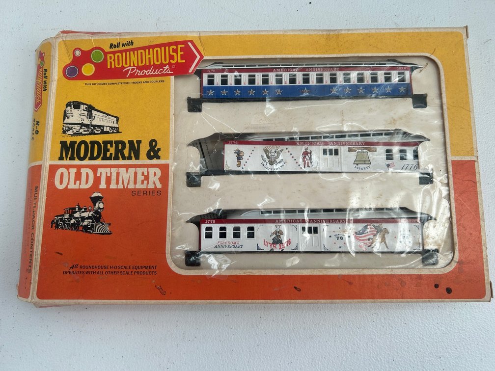 Roundhouse products American Anniversary passenger car set