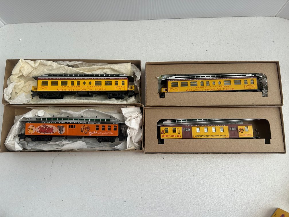 Selection of Roundhouse brand HO Scale passenger cars