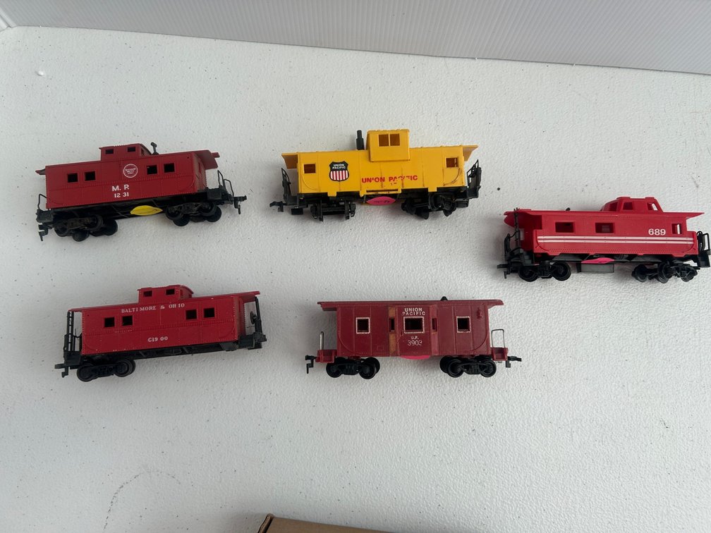 HO Scale cabooses