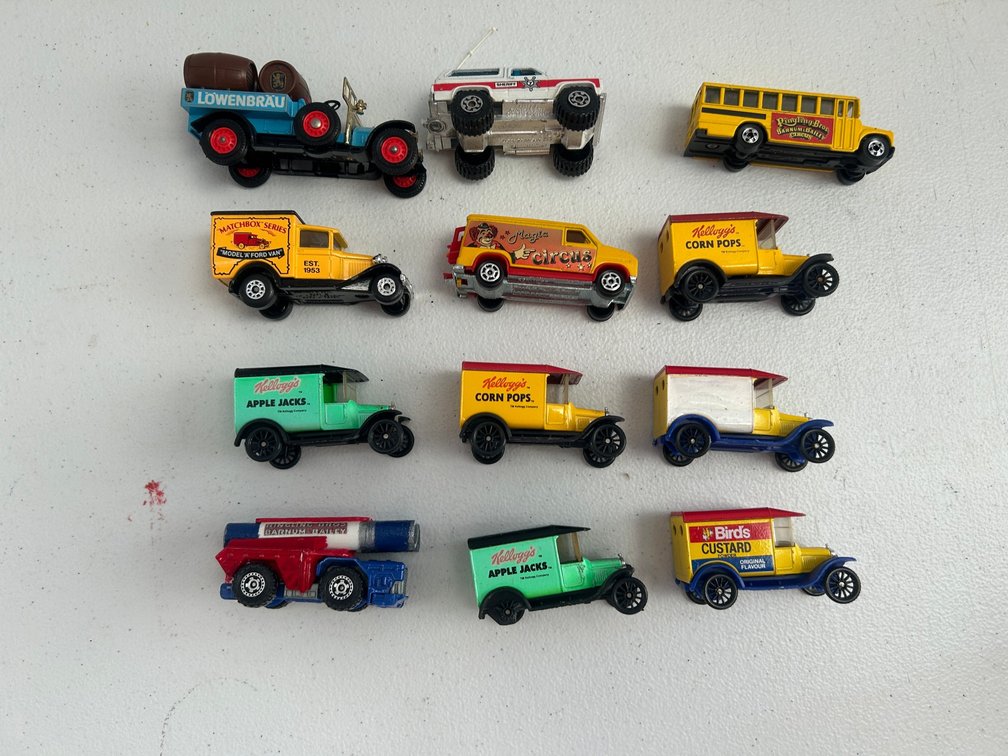 Selection of various Matchbox and other 1:87 scale trucks