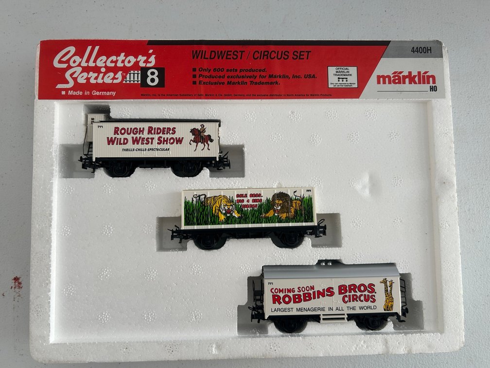 Collector Series Wild West circus set European style rolling stock with circus livery