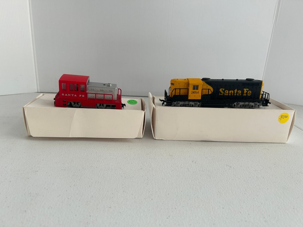 2 HO Scale locomotives