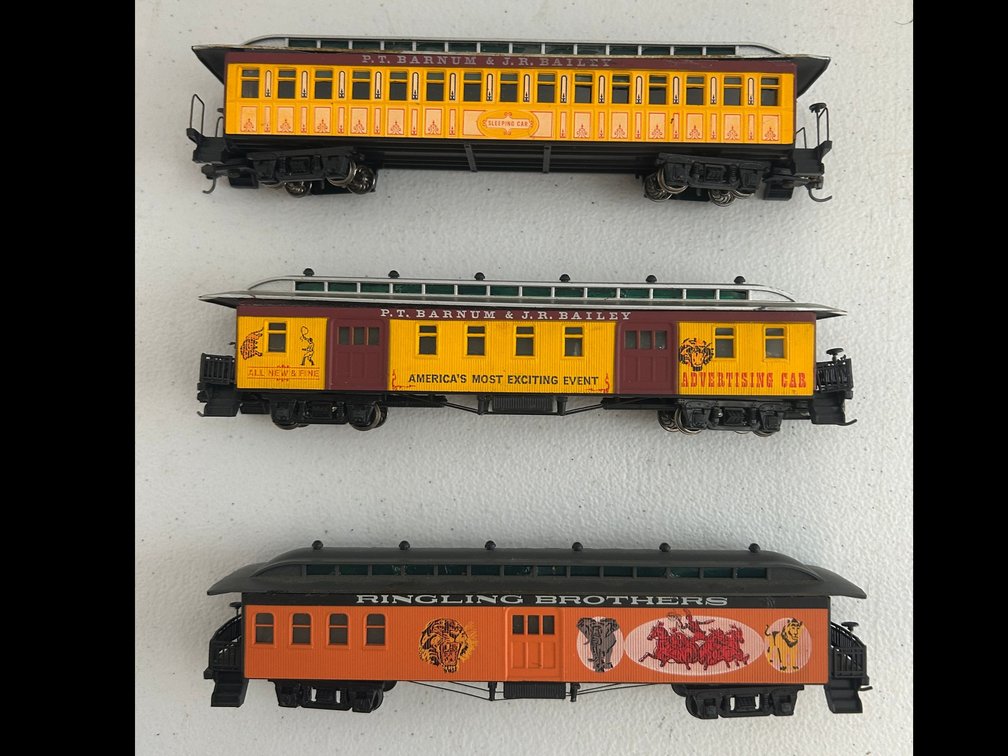 HO Scale circus theme rolling stock passenger cars