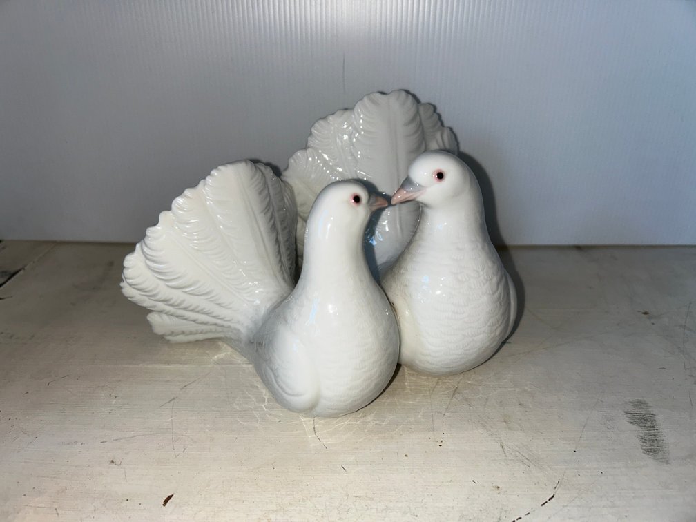Lladro 'Couple of Doves'