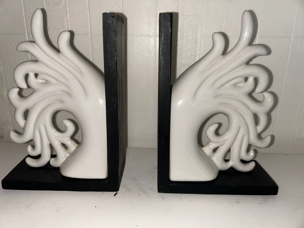 Black and White Sculptured Matte Finished Rosin Book Ends