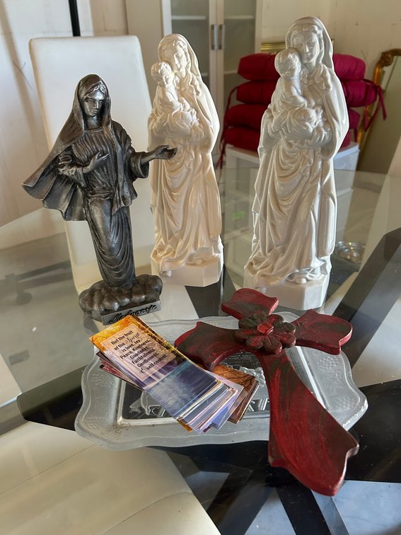 Statues of Madonna and Child, Brad Plate