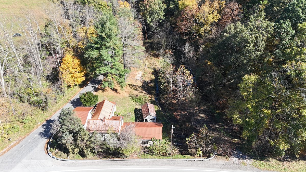 4 Bedroom on 1.75 Acres with Minerals Selling to the Highest Bidder
