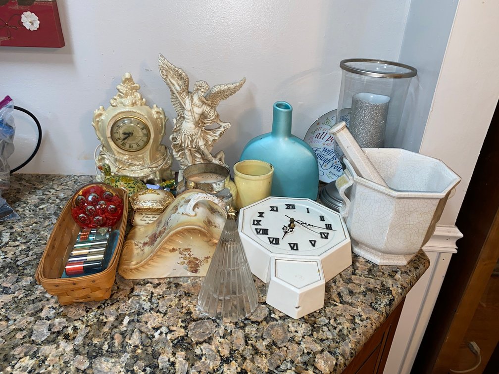D\uFFFdcor Items, Angel Figurines, Vases, Clocks, and More