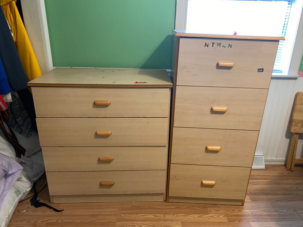 2 Chest of Drawers