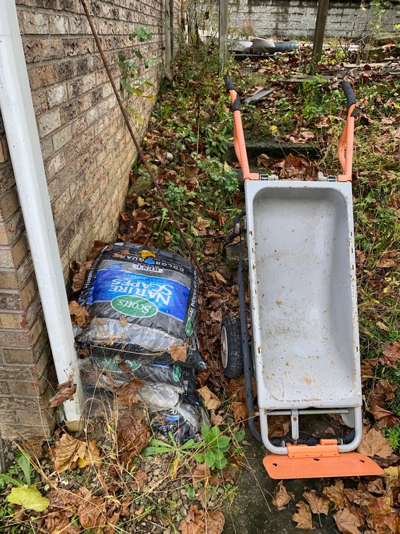 Small Works Cart, 4-Bags of Mulch