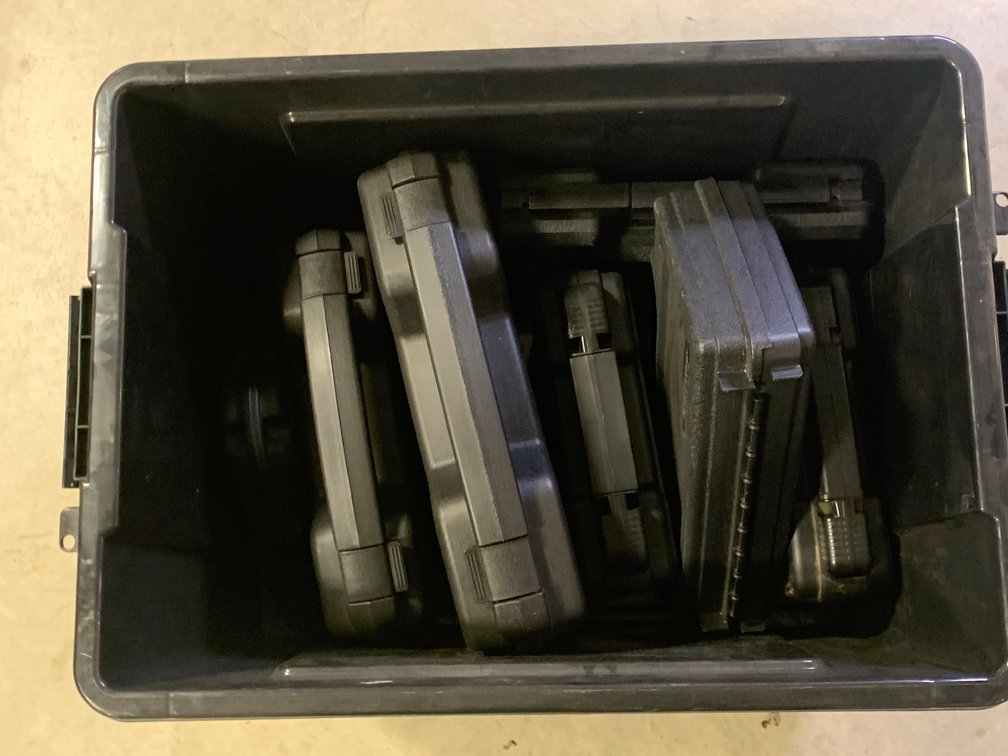 [3338]  Seven Hard Side Pistol Cases